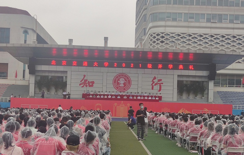 深夜激情网係統中的音箱要采用雙功放驅動