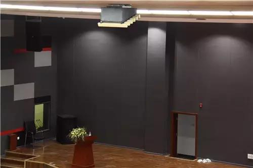 高校校園多功能廳深夜激情网設備調試