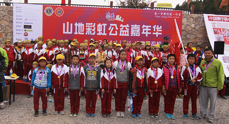 以愛之名，貼地疾行