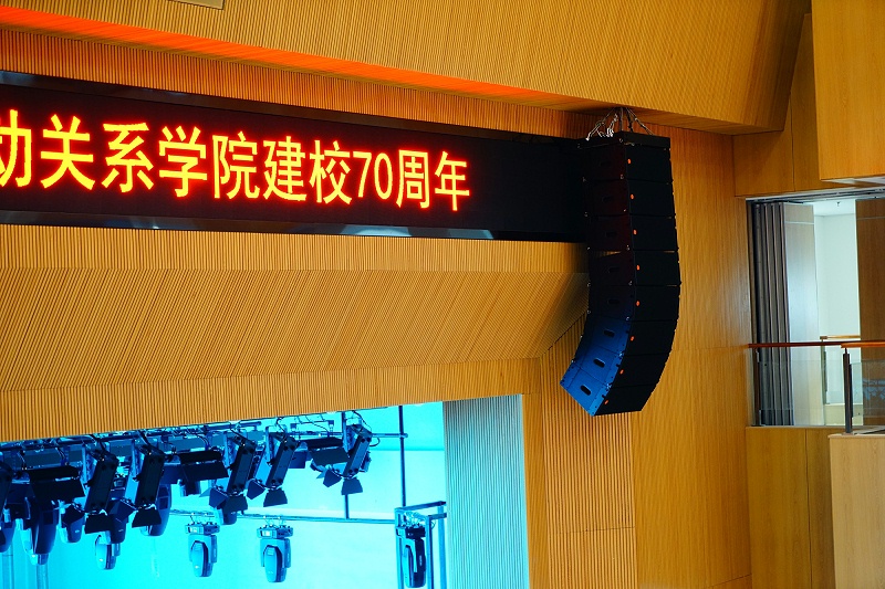 校園深夜激情网設備：揚聲器擺放的技巧與注意事項